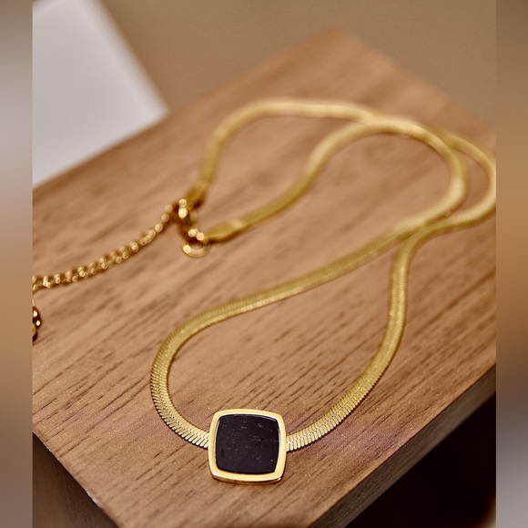 Square Pendant Snake Chain - Picture 2 of 3